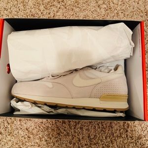 Nike Air Zoom Epic Luxe Sneakers